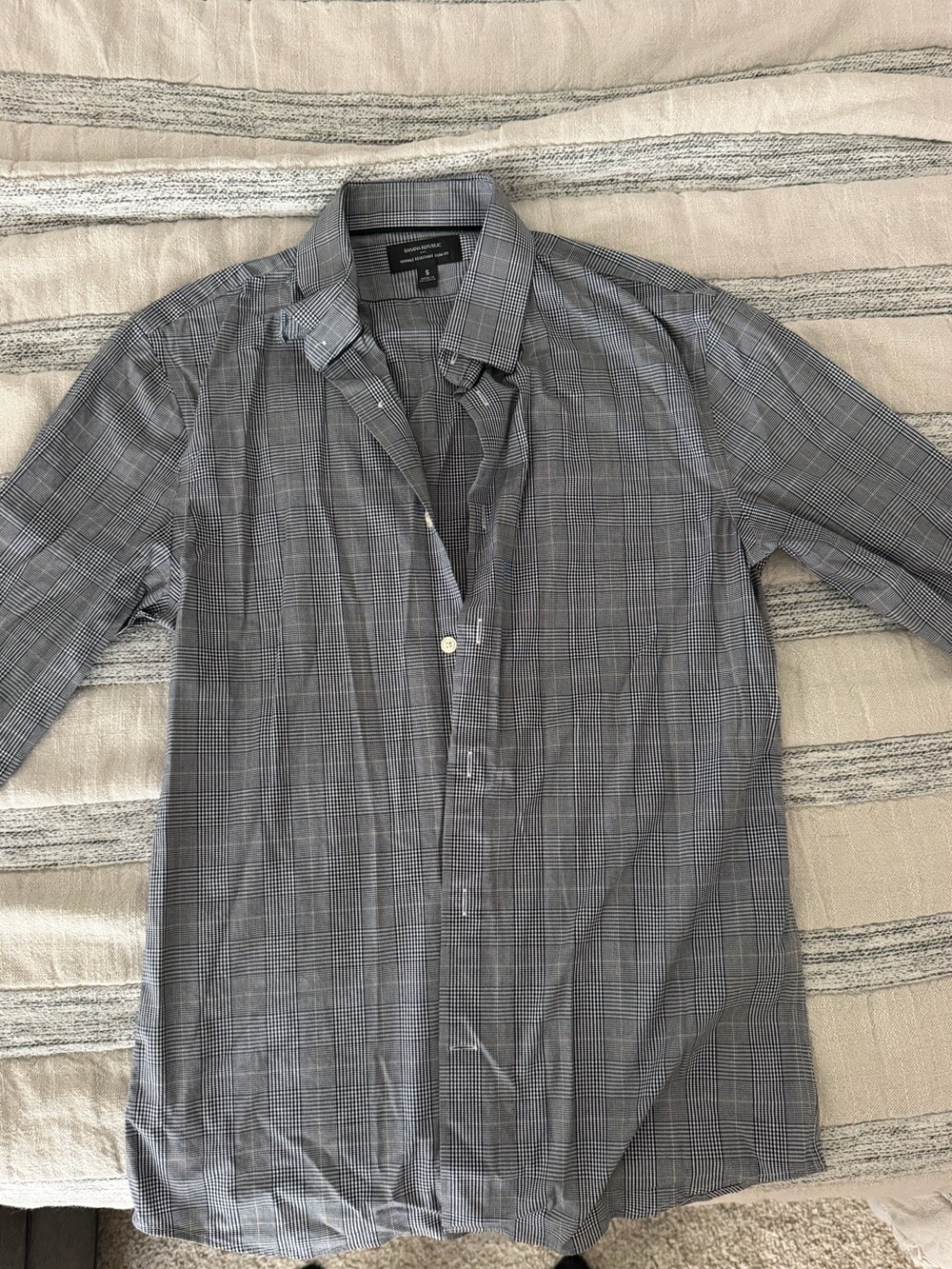 Banana Republic Gray Plaid Long-Sleeve Button-Down Shirt